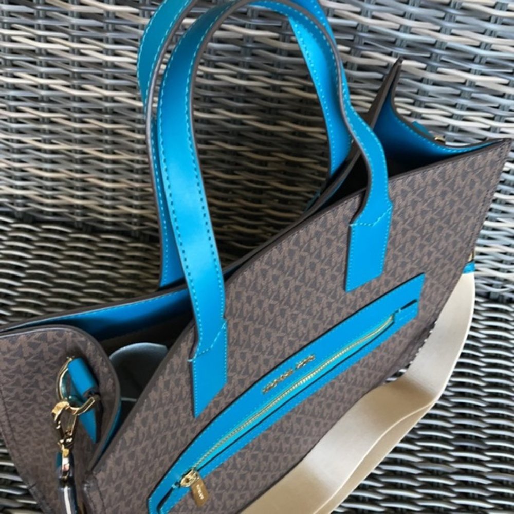 Michael Kors Kenly Large Tote - Picture 6 of 15